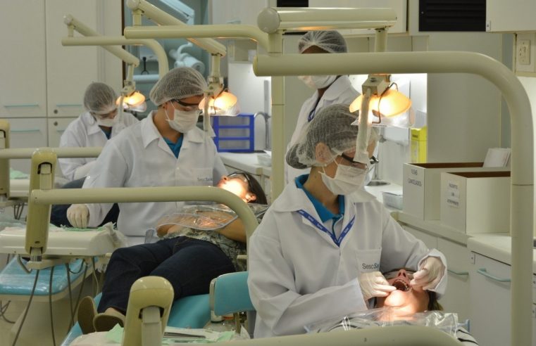 Unidade móvel Odontosesc oferece serviços  odontológicos gratuitos em Duque de Caxias