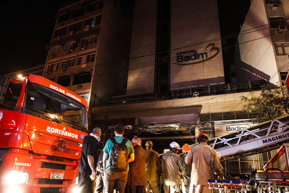 Perícia atuará no subsolo do Hospital  Badim, onde fogo teria começado