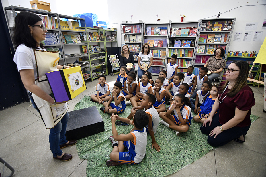 Projeto incentiva leitura  em escolas de Nova Iguaçu