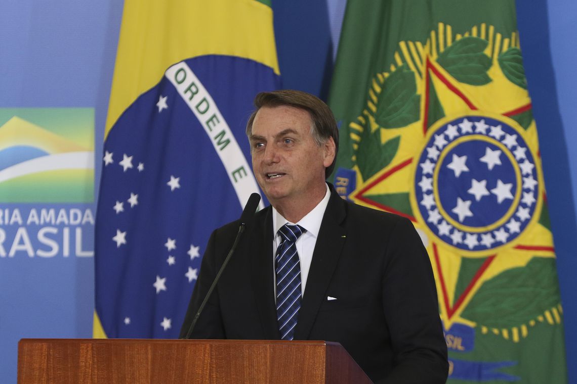 Bolsonaro assina MP que concede  13º pagamento do Bolsa Família