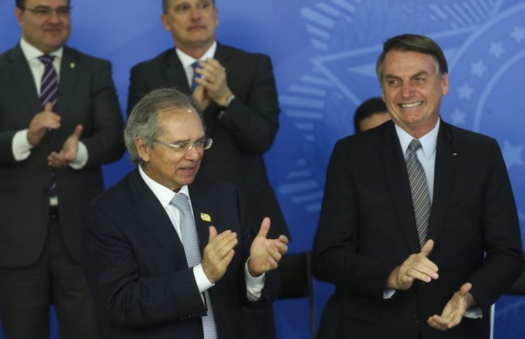 Bolsonaro assina MP para solucionar conflitos entre União e devedores
