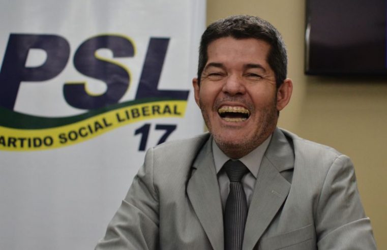 Delegado Waldir permanecerá  como líder do PSL na Câmara