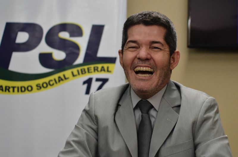 Delegado Waldir permanecerá  como líder do PSL na Câmara