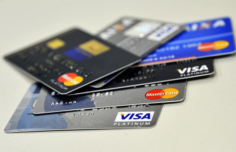 Juros do cartão de crédito e do  cheque especial sobem em setembro
