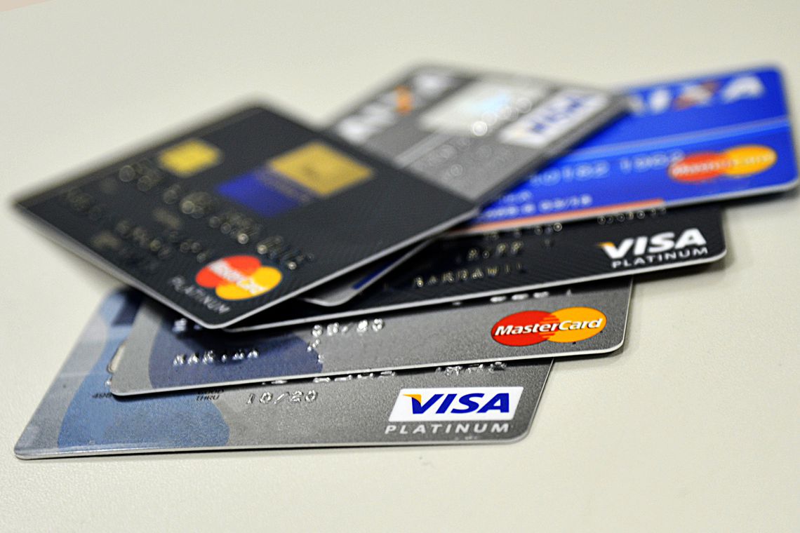Juros do cartão de crédito e do  cheque especial sobem em setembro