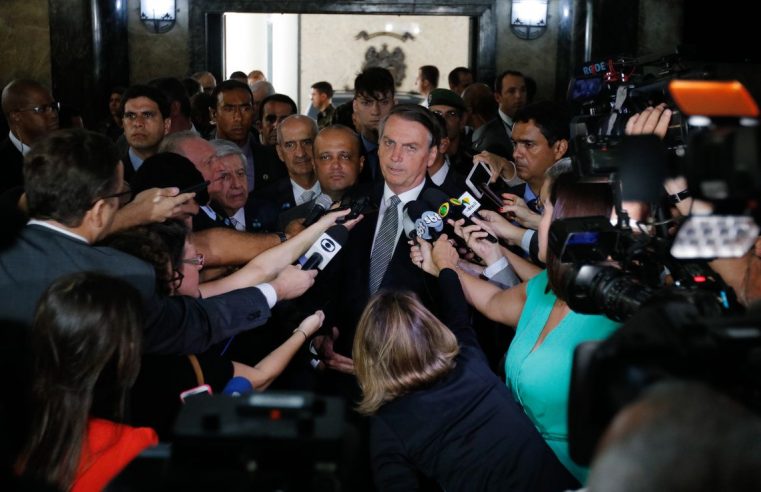 Bolsonaro reitera apoio  a excludente de ilicitude