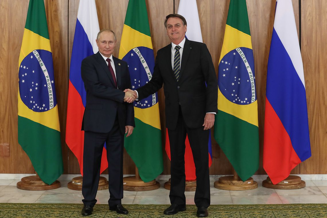 Bolsonaro recebe Putin  no Palácio do Planalto