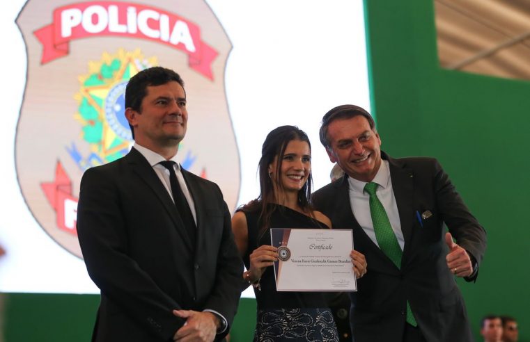 Bolsonaro diz que Brasil  deve muito à Polícia Federal