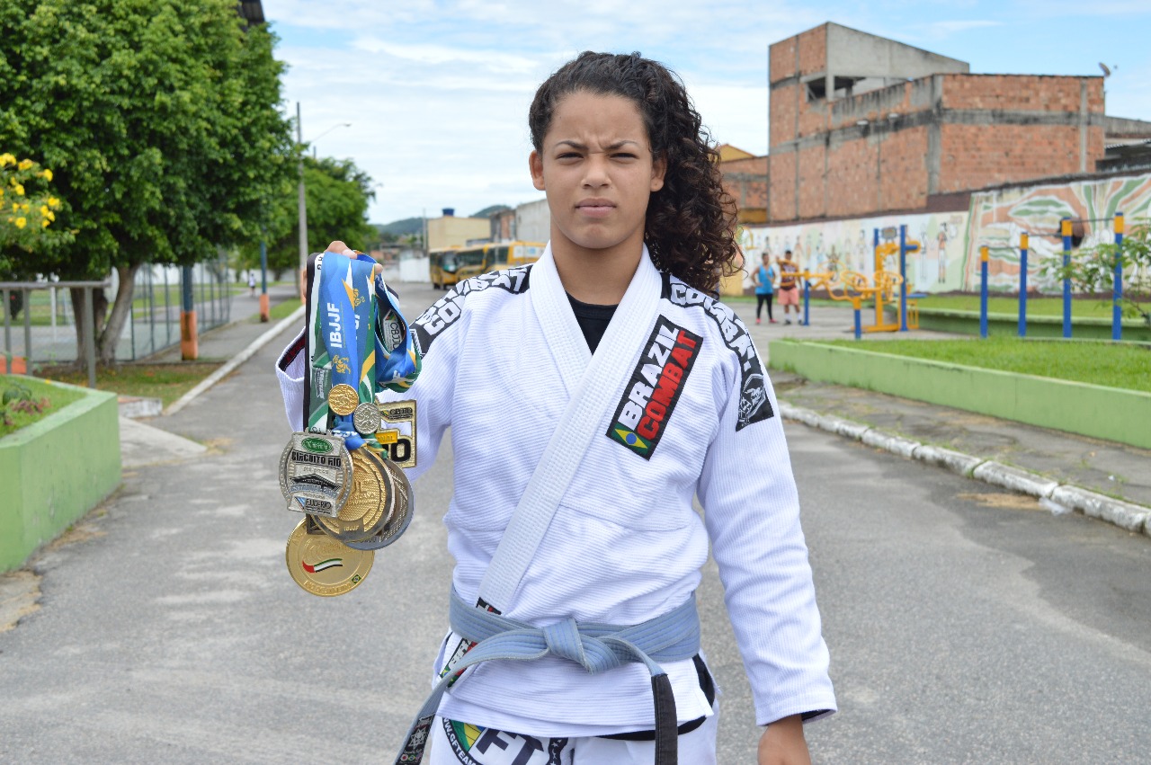 Destaque no jiu-jitsu, queimadense  Júlia Alves colecionou vitórias em 2019