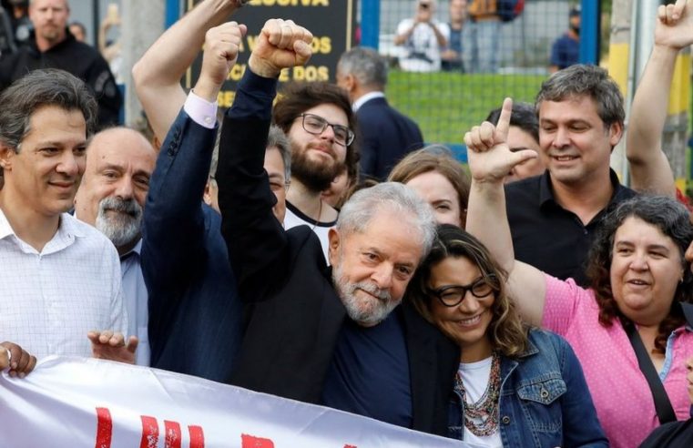 Lula deixa carceragem da  Polícia Federal em Curitiba