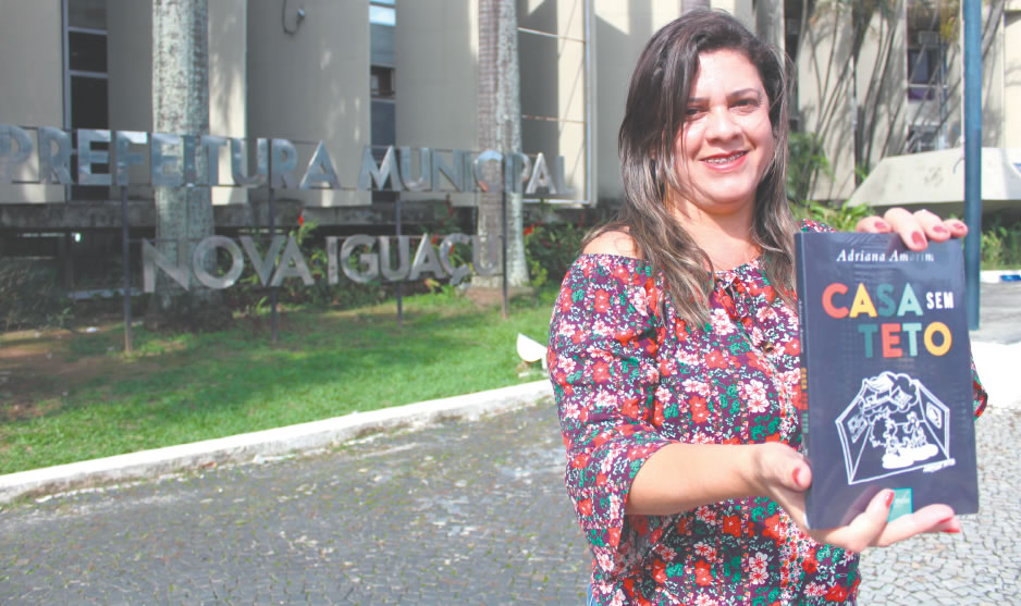 Servidora da Prefeitura de Nova  Iguaçu lança livro na Casa de Cultura