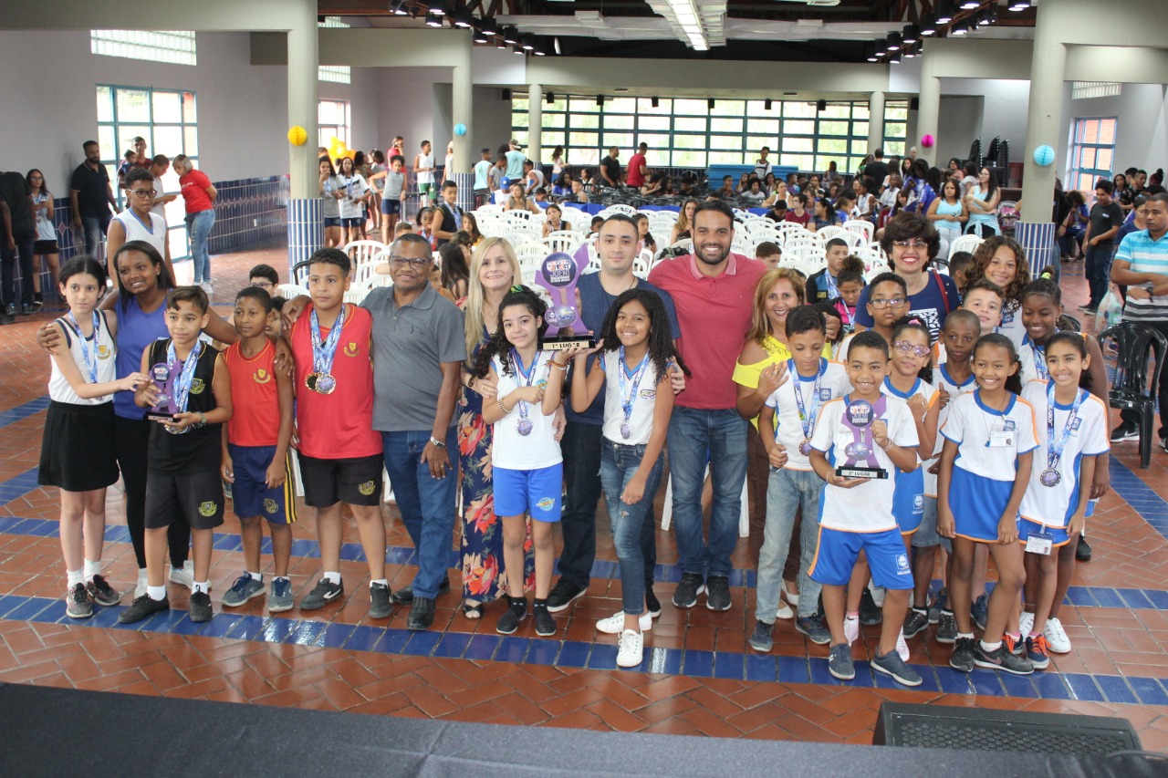 Jogos Estudantis de Nova  Iguaçu premiam atletas