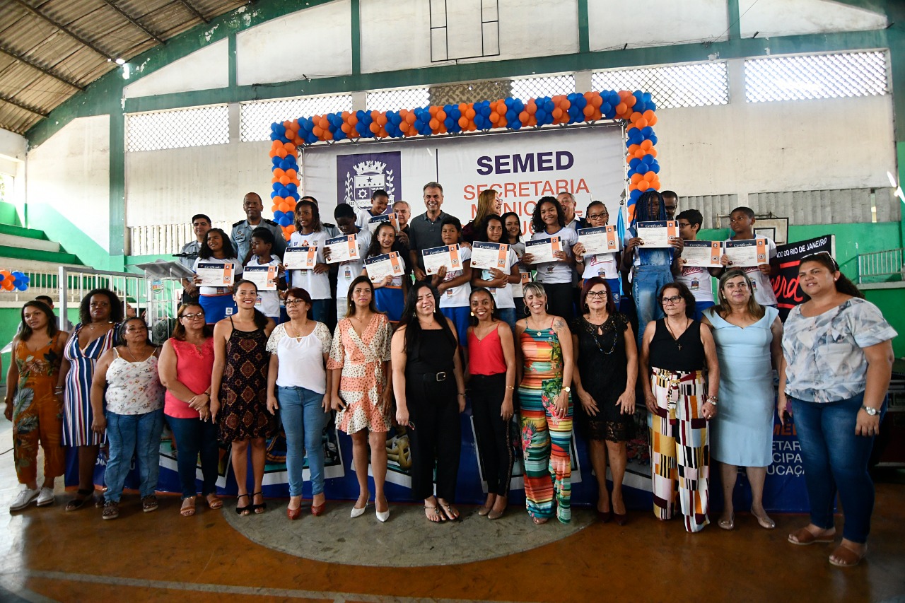 Estudantes da rede municipal de  Nova Iguaçu se formam no Proerd