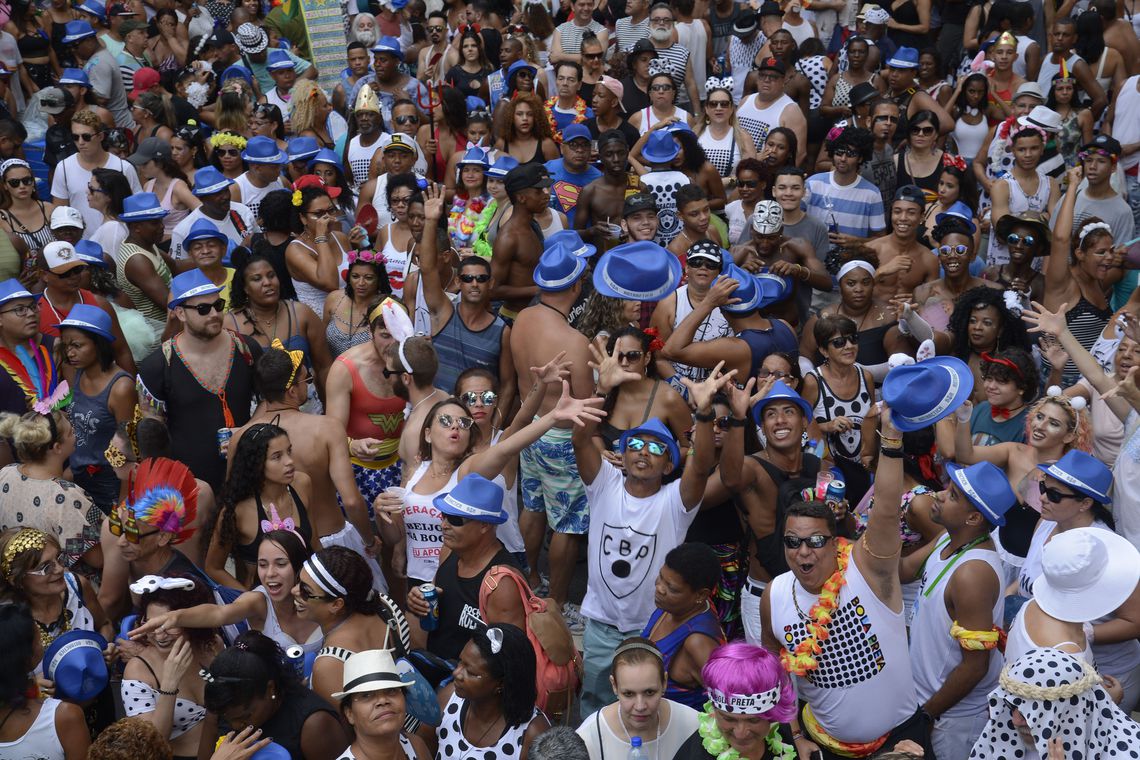 Blocos da zona sul e do centro vão desfilar no mesmo horário no Rio