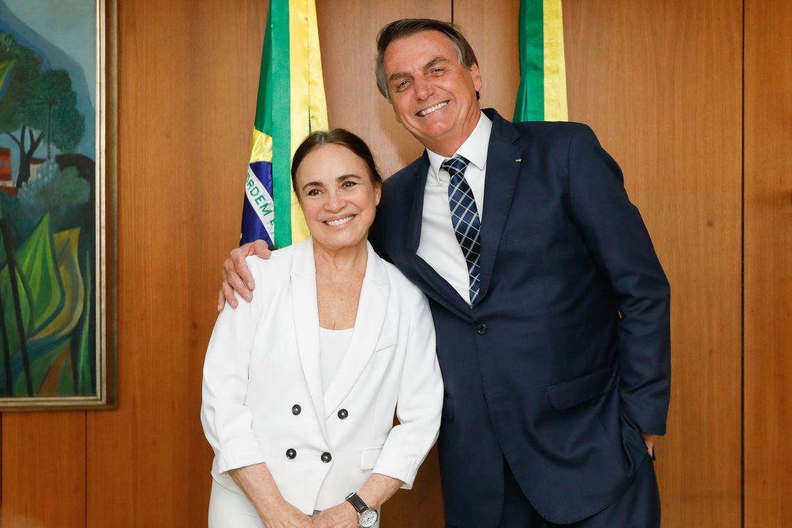 Ninguém melhor do que Regina  Duarte para a Cultura, diz Bolsonaro