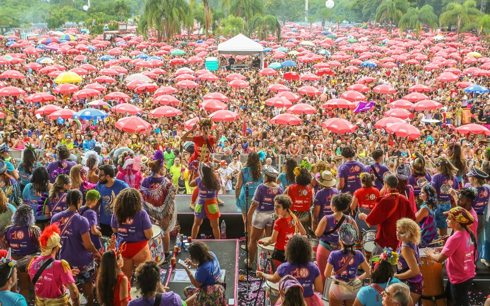 Carnaval no Rio tem mais de 3  milhões de pessoas nos blocos