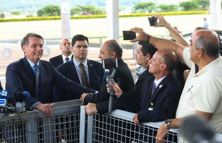 Apenas ministros titulares podem  utilizar avião da FAB, diz Bolsonaro