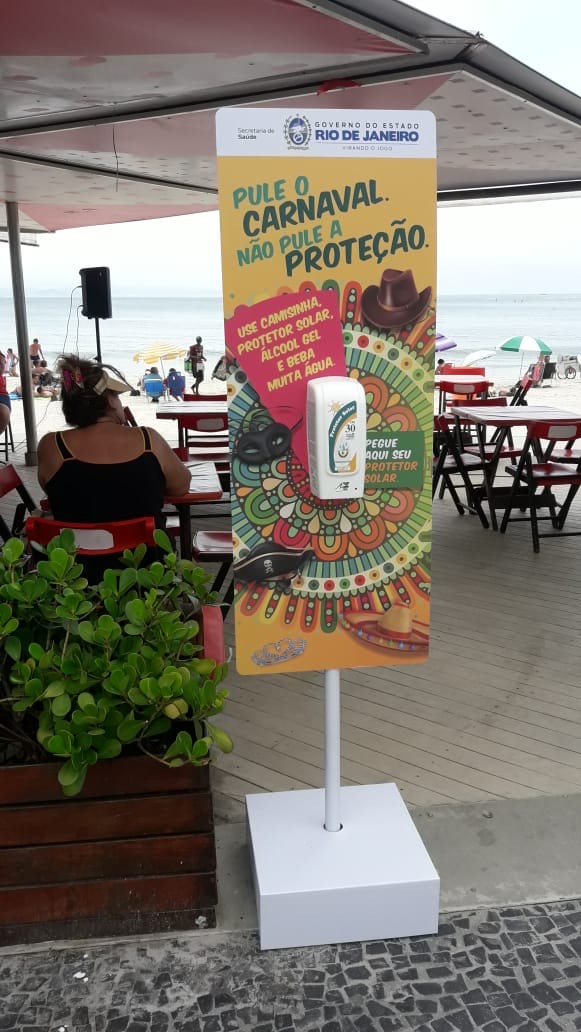 Secretaria de Estado de Saúde espalha totens  de protetor solar e álcool em gel pelo Rio