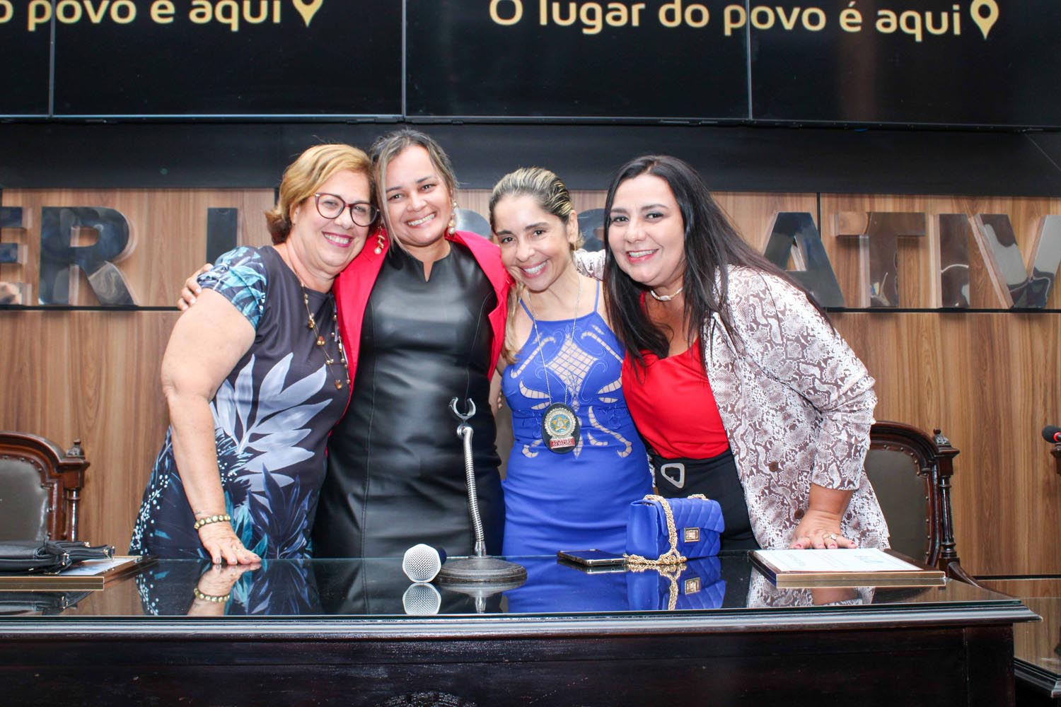 Câmara de Nova Iguaçu  homenageia as mulheres
