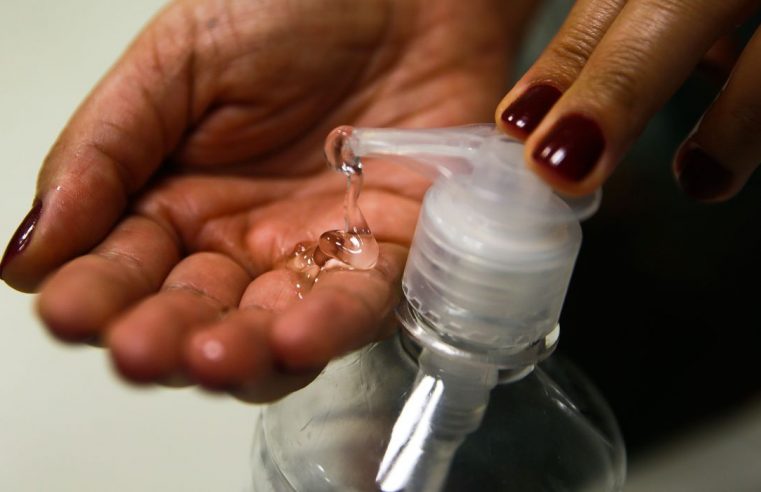 Farmácias de manipulação podem  vender álcool gel ao público