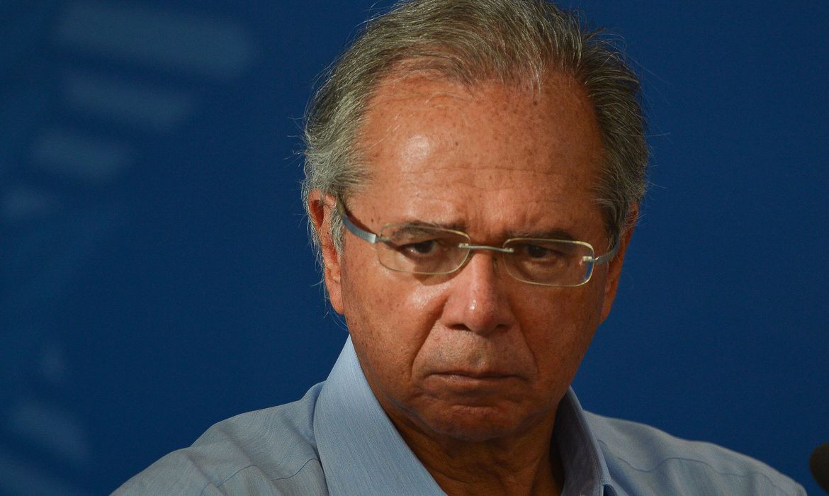 Preservar economia não significa  sair do isolamento, diz Guedes