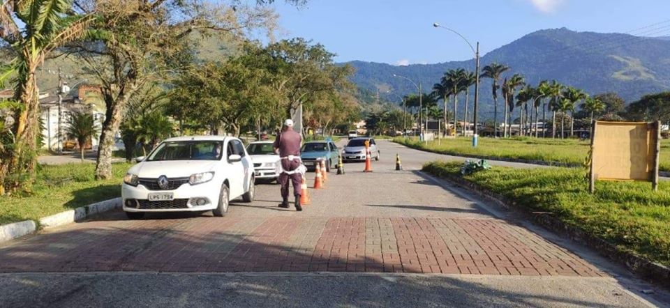 Prefeitura de Mangaratiba bloqueia mais de 4.500 veículos de fora do município nas barreiras sanitárias