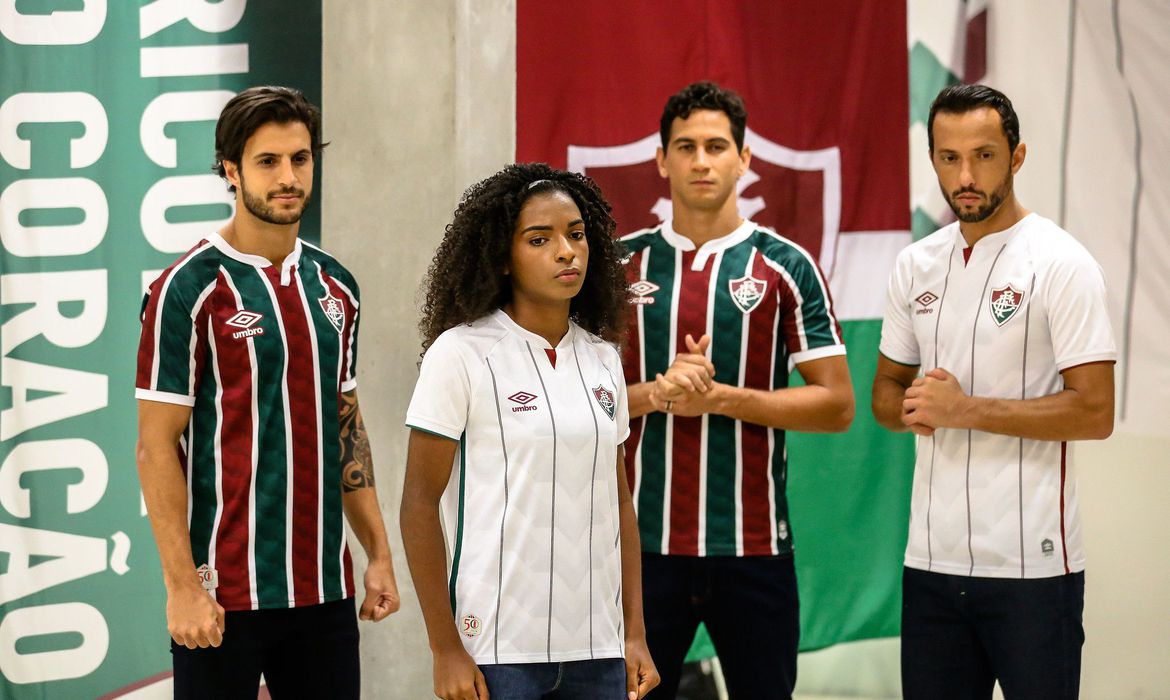 Fluminense lança novos  uniformes em live movimentada