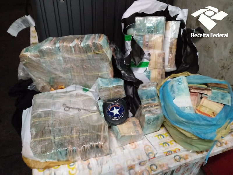 Receita Federal detecta mais de R$ 700  mil em bagagem de passageiro no Galeão