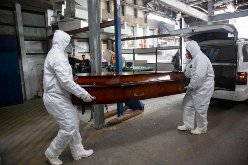 Funerárias terão que disponibilizar  caixão com visor durante a pandemia