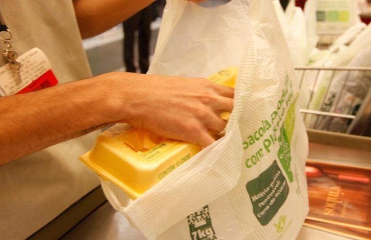 Supermercados terão que oferecer serviço de  empacotamento enquanto perdurar a pandemia