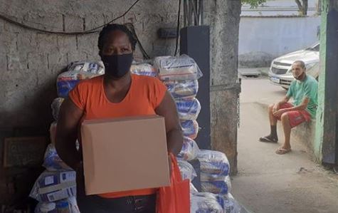 Comunidade carente em Duque de Caxias recebe  cestas básicas doadas pela ALE Combustíveis