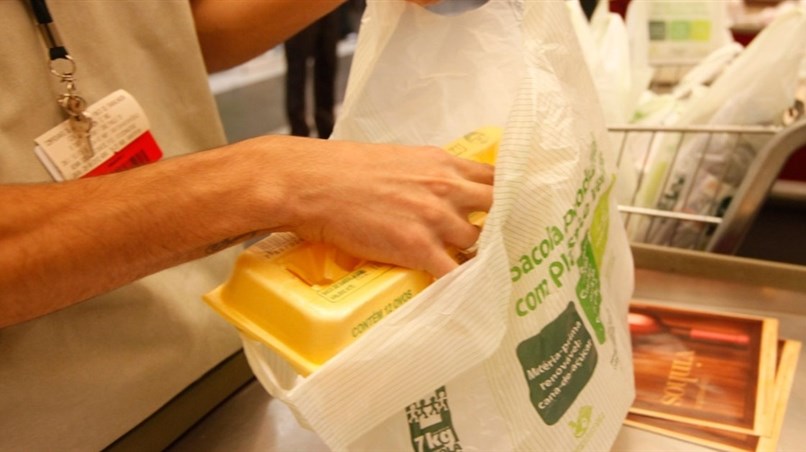 Supermercados terão que oferecer serviço  de empacotamento durante  a pandemia