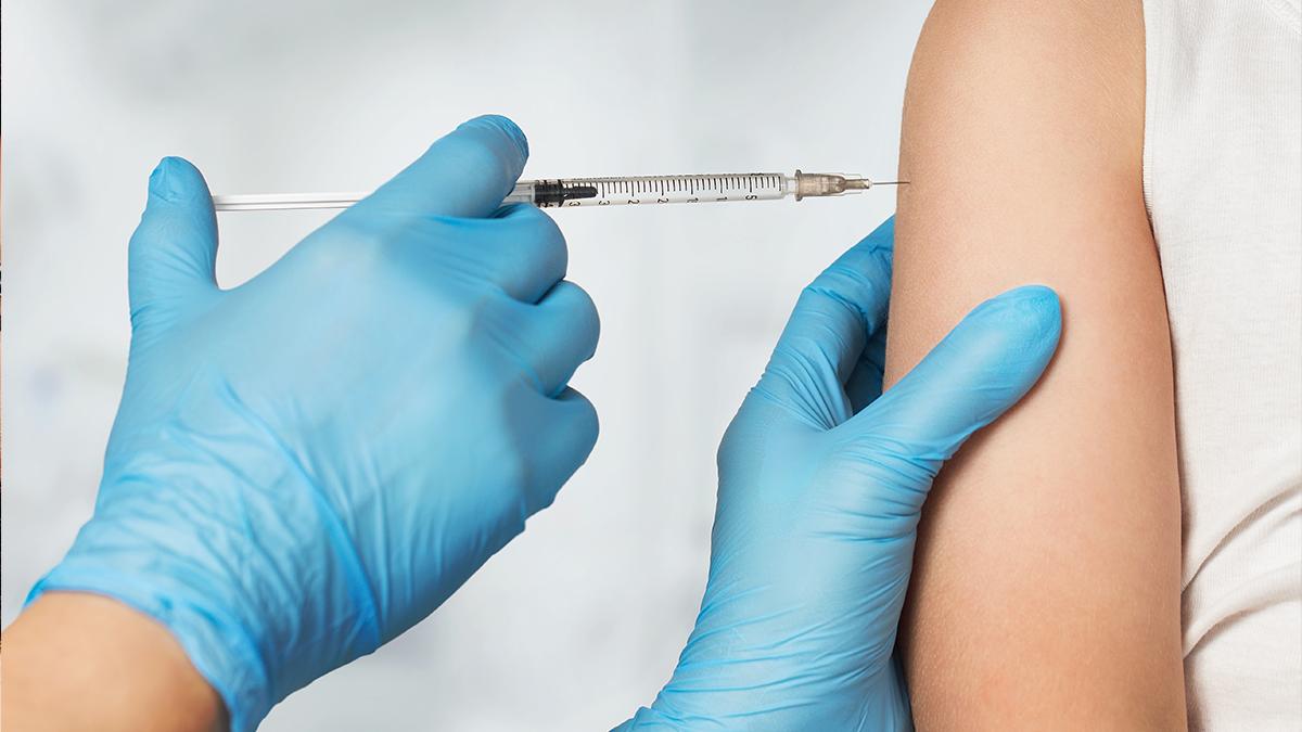 Duque de Caxias disponibiliza vacina  ACWY contra meningite para adolescentes