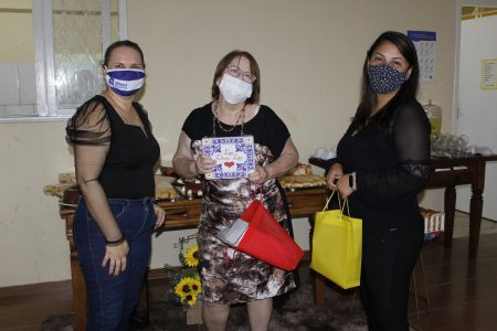 Idosa retorna para casa após ser acolhida por  dois anos em abrigo público de Nova Iguaçu