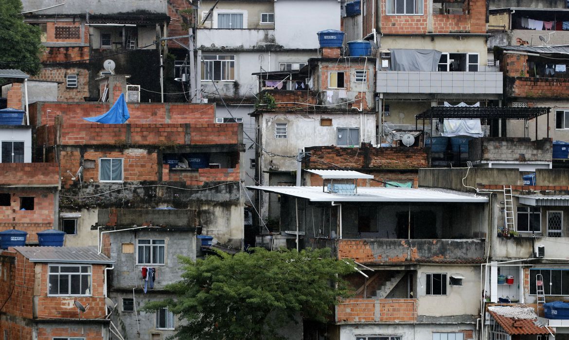 Covid-19 mata mais na periferia  do que em bairros nobres do Rio