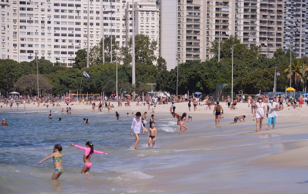 Crivella vai consultar população  sobre agendamento em praias