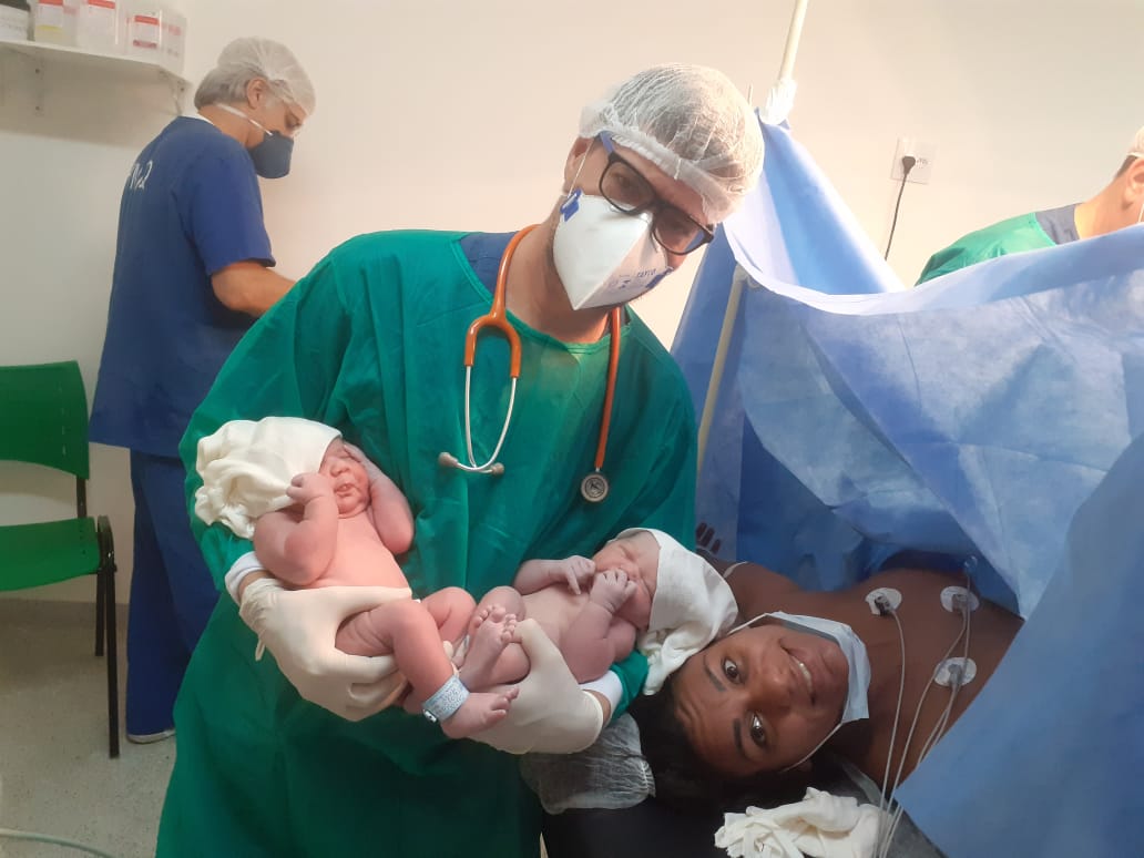 Amor em dose dupla: Maternidade Municipal Queimados celebra primeiro nascimento de gêmeos
