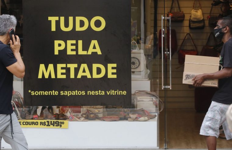 Fecomércio: quase 1/3 das empresas  no Rio deve contratar no fim de ano