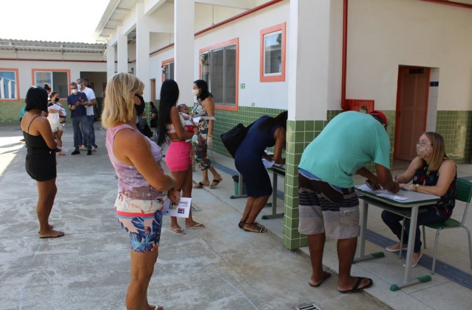 Nova Iguaçu adianta quinta etapa da entrega de cartões-alimentação para estudantes da rede municipal