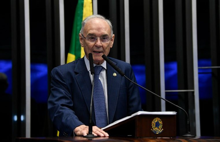 Senador Arolde de Oliveira morre em decorrência da covid-19