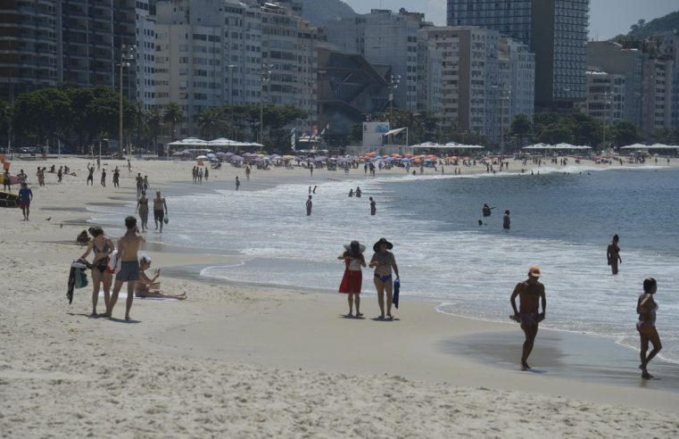 Prefeitura do Rio veta piscinas,  mas mantém uso das praias