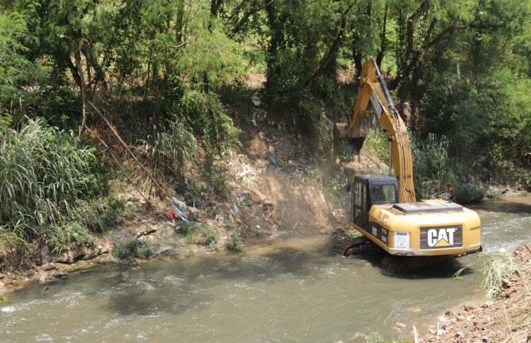 Secretaria do Ambiente realiza  desassoreamento do Rio Sarapuí