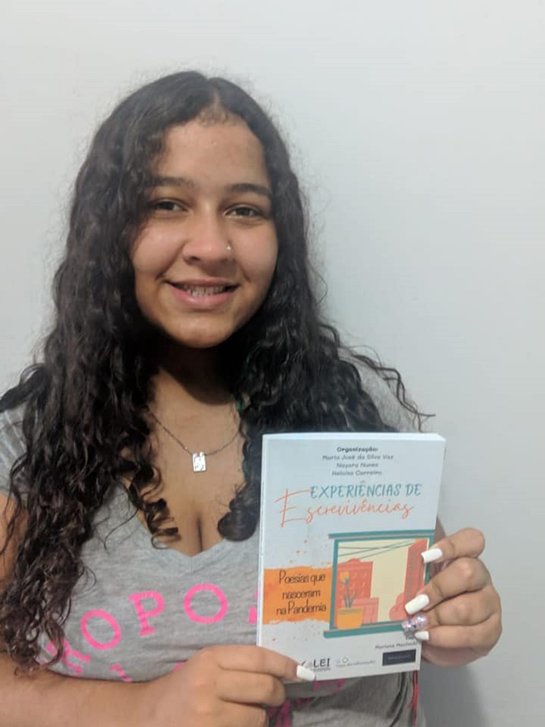 Jovem moradora de Mangaratiba fica em primeiro lugar na Costa Verde em concurso de poesia organizado pela UERJ