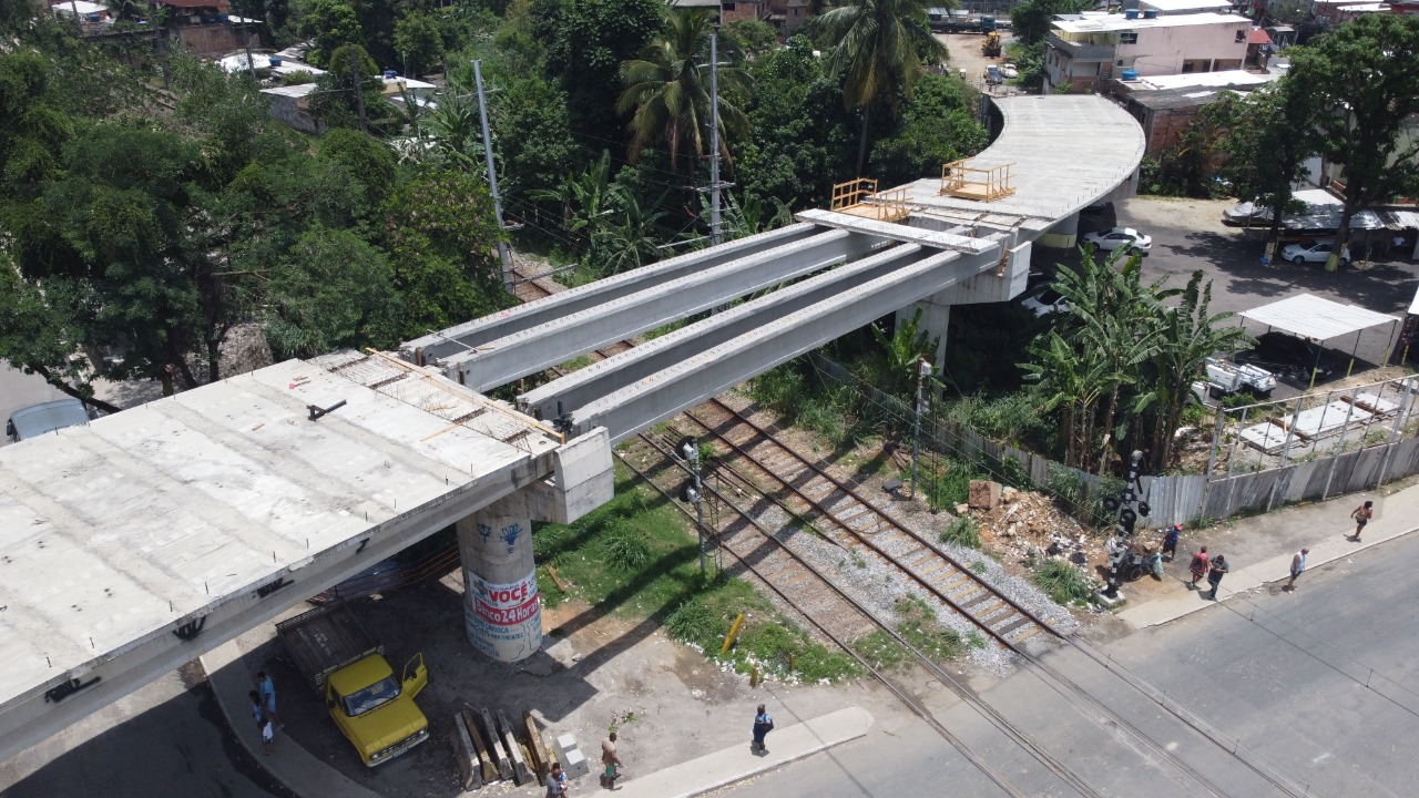 Passagem de nível da via férrea em Nova Iguaçu será fechada para obra do viaduto de Austin
