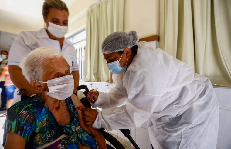 Belford Roxo começa a vacinar idosos com mais de 90 anos nesta sexta-feira