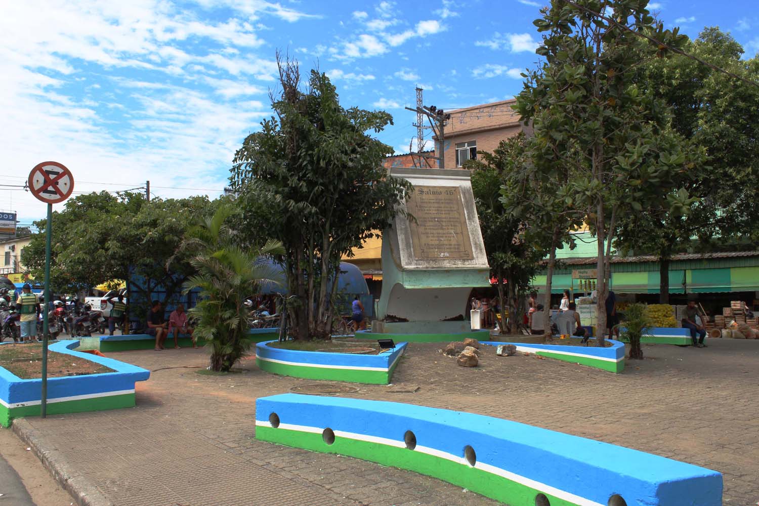 Praça Olavo Bilac ganha novas  cores em ação de revitalização