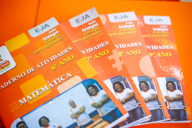 Prefeitura de Belford Roxo distribui Cadernos de Atividades para facilitar estudos de alunos da EJA