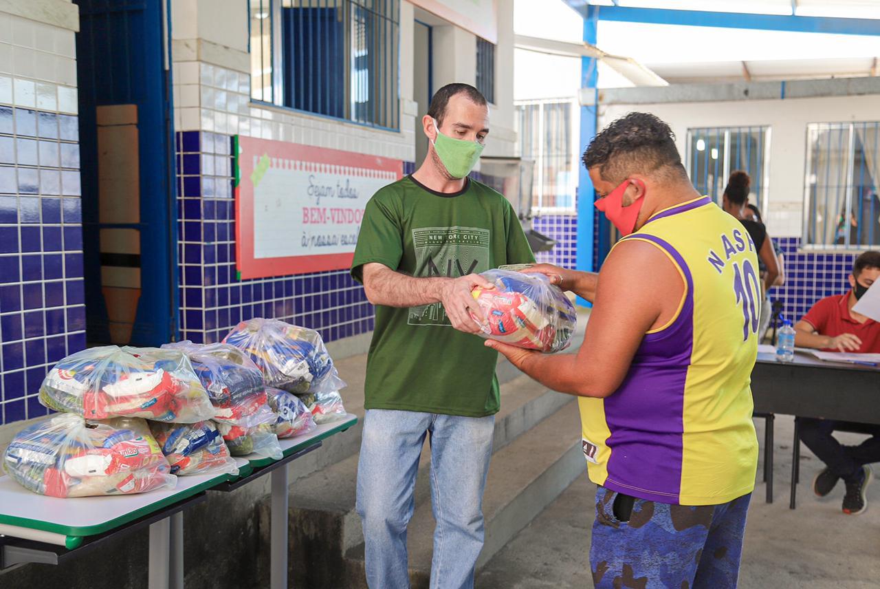 Meriti entrega kit alimentação  para estudantes da rede municipal