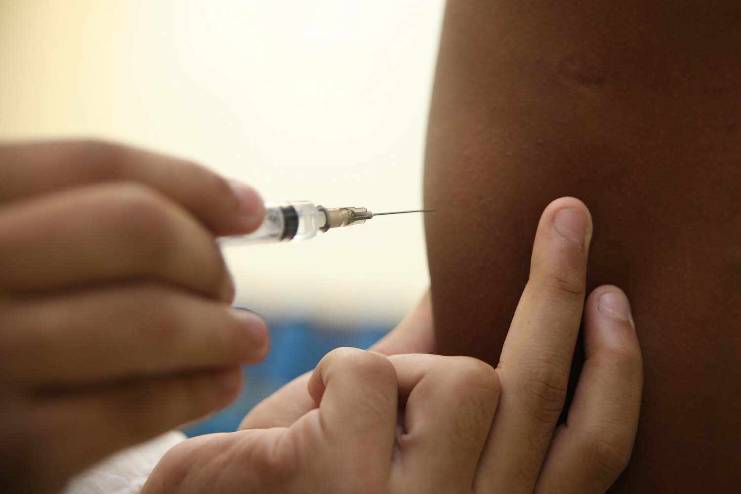 Estado acelera o Calendário Único de  Vacinação em acordo com os 92 municípios