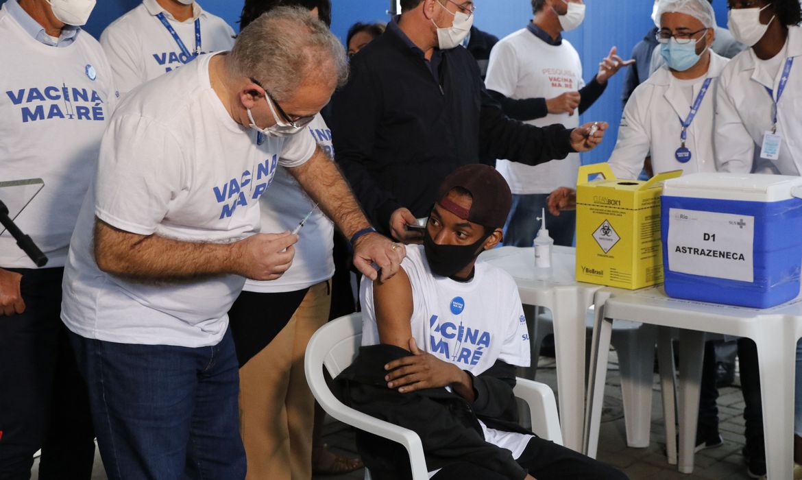 Ministro pede que brasileiros se  imunizem com a segunda dose
